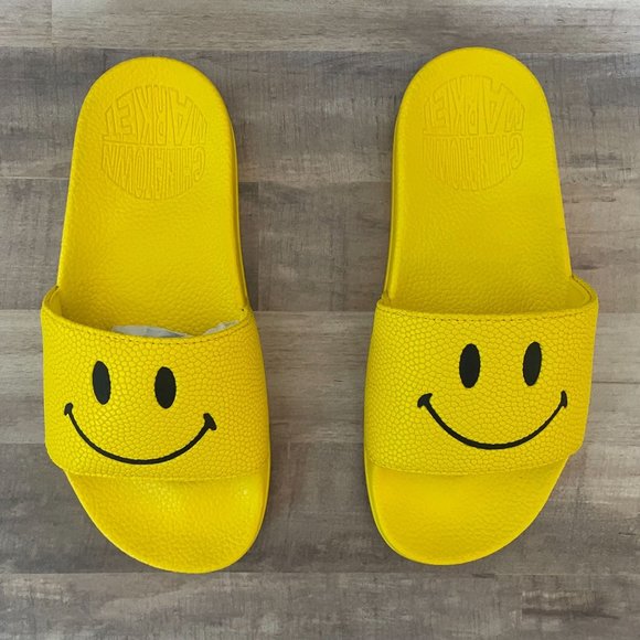 CTM Slides Sandals Big Kids Black Yellow Sz 4 Smile SHIPS ASAP NEW IN BOX Summer - Picture 5 of 8